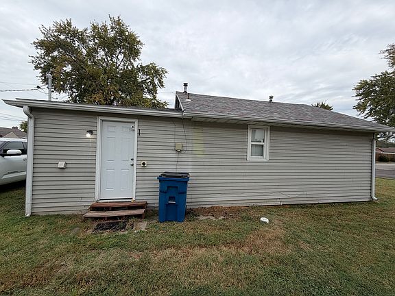 2nd image of 2949 Warren Ave #F