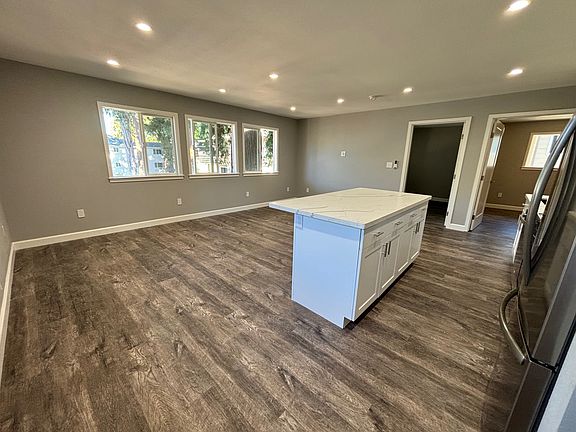 3rd image of 424 Oak Grove Ave #A-450