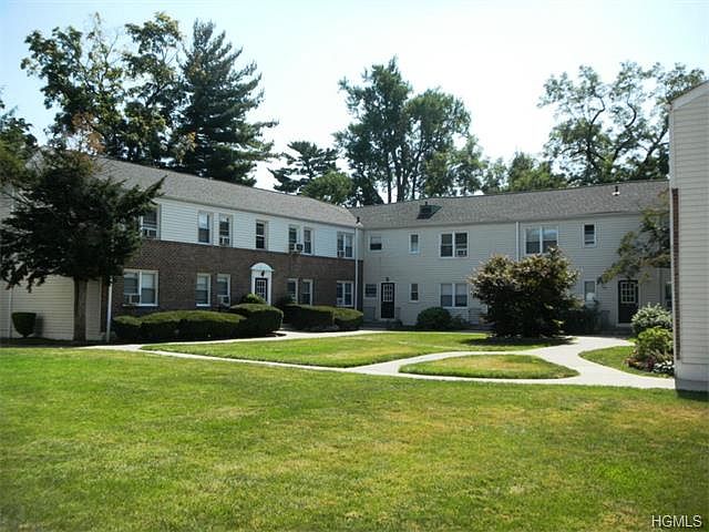 1st image of 16 Hendrick Ln