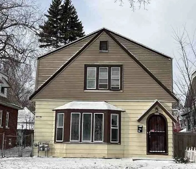 3719 N 49th St photo 1