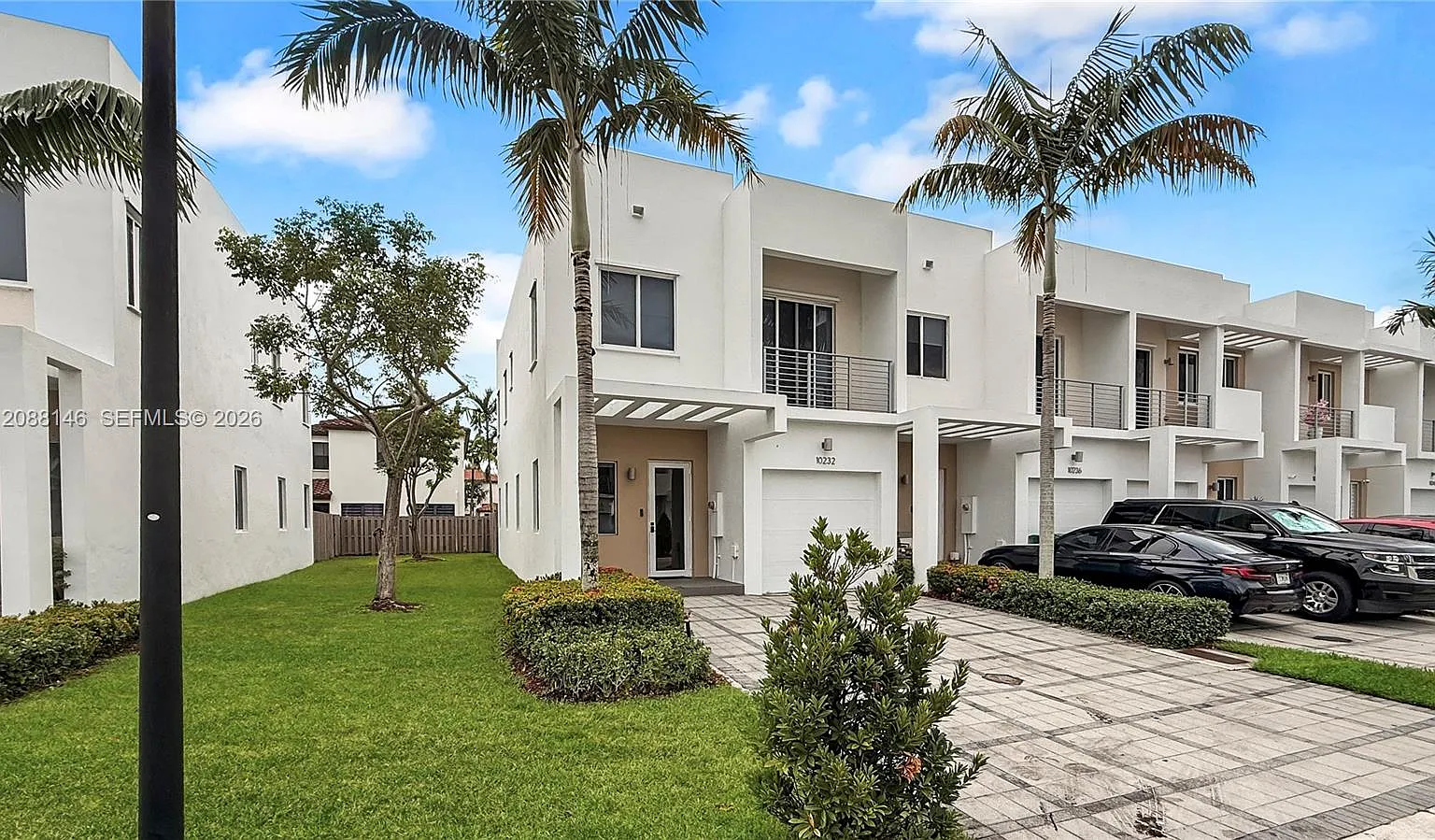 Doral Palms North — Photo 2
