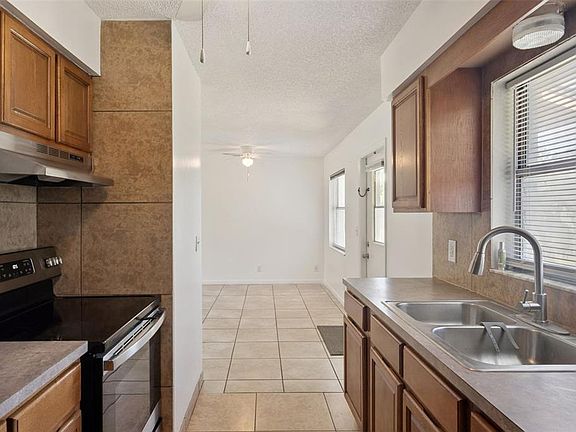 5th image of 4225 NE 25th Ave