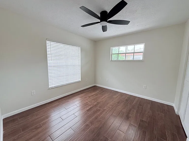 2953 Oak St — Photo 22