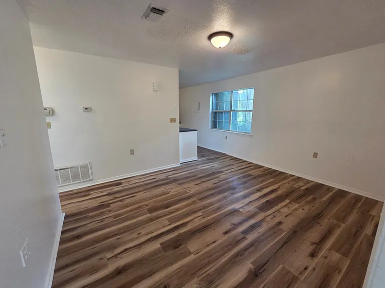 5019 East St — Photo 9