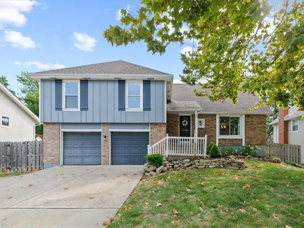 1904 S Lindenwood Dr, Olathe, KS 66062