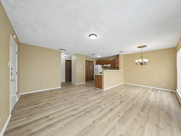 705 W Ave D, Belton — Photo 14