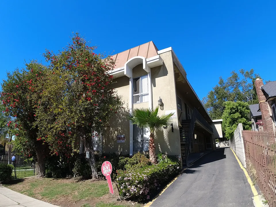 151 N Hoover St #12A