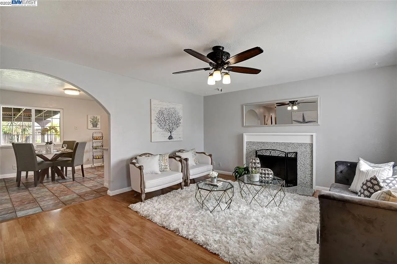 5541 Fernwood Dr photo 1