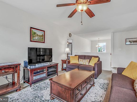 4th image of 127 Hollow Ln