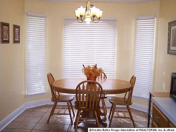 4th image of 11114 Downey Dr