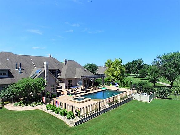 5th image of 1701 W Meadowlark Dr