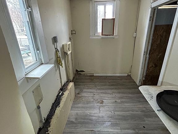3rd image of 4002 W Franklin St