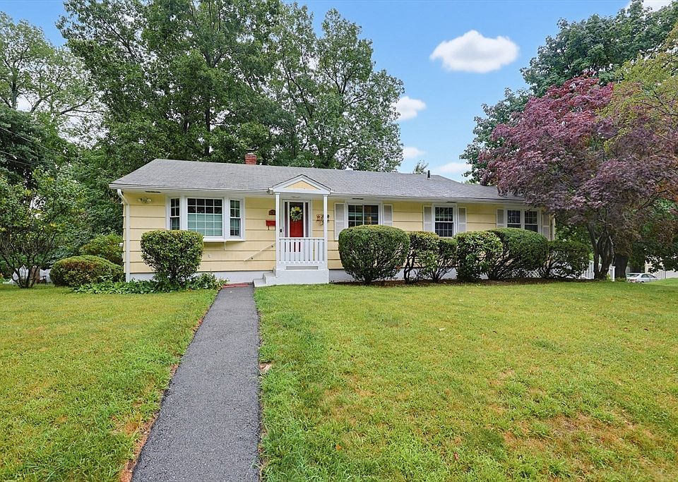 1st image of 32 Saratoga Dr