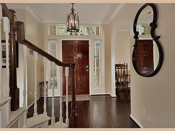 4th image of 115 W Hobbit Glen Dr