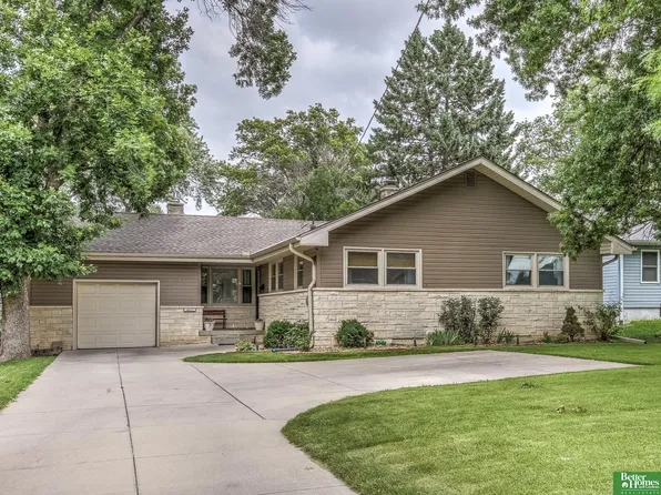 4412 Grover St, Omaha, NE 68105