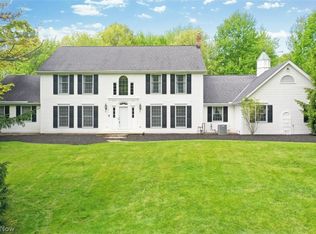 15404 Russell Rd, Chagrin Falls, OH 44022