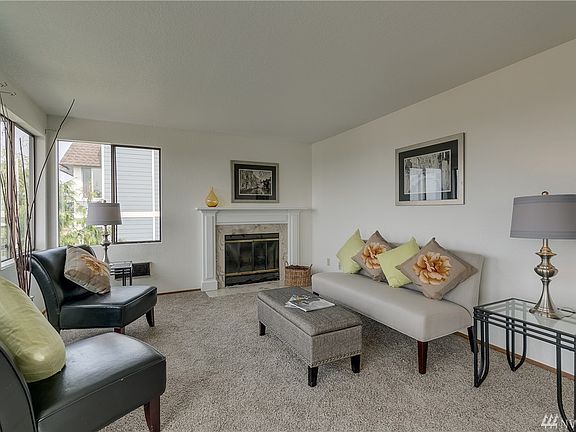 5th image of 10106 Greenwood Ave N 303 #303