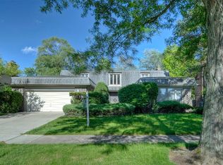 1423 Lori Lyn Ln, Northbrook, IL 60062
