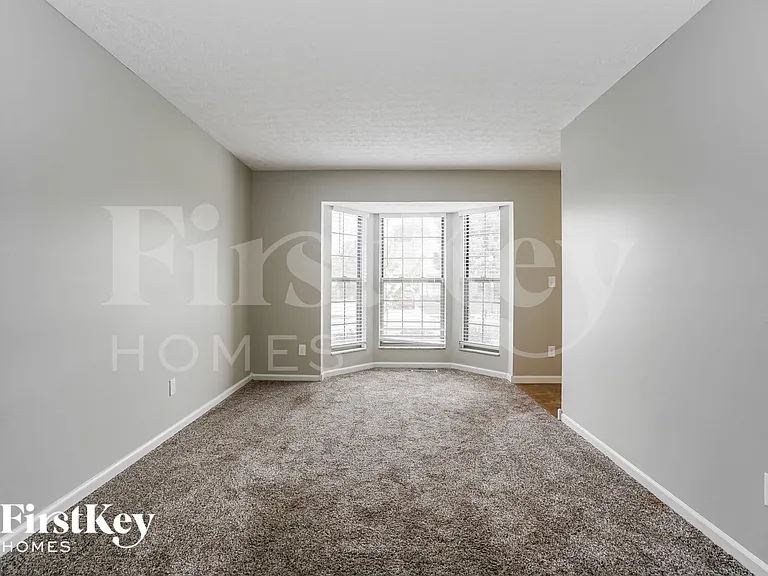 5947 Heritage Farms Dr — Photo 3