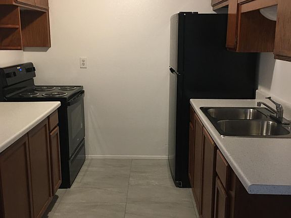3rd image of 12716 Lakeshore Dr APT A