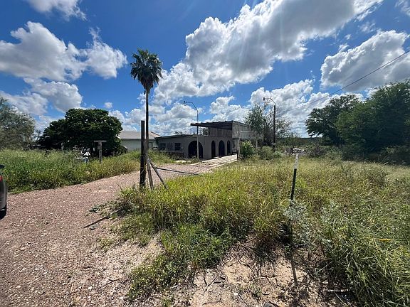 2nd image of 1502 S Siesta Ln