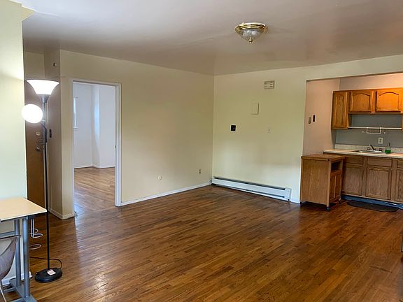 4th image of 2258 27th St APT 1