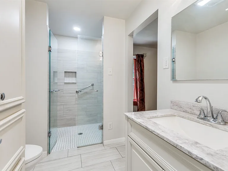 9210 Larchwood Dr — Photo 10