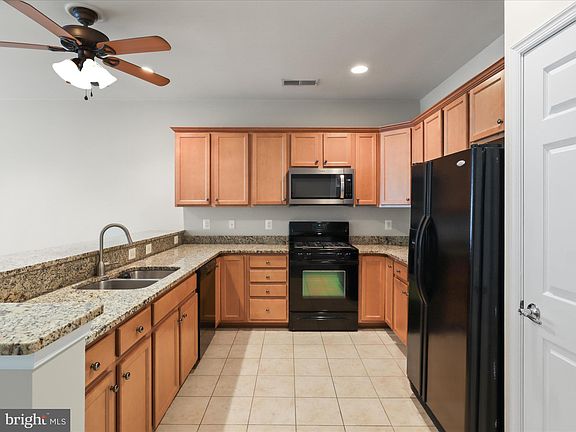 3rd image of 173 Castle Hill Dr