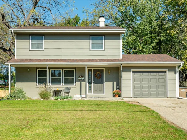4824 Fairview Dr, Pleasant Hill, IA 50327