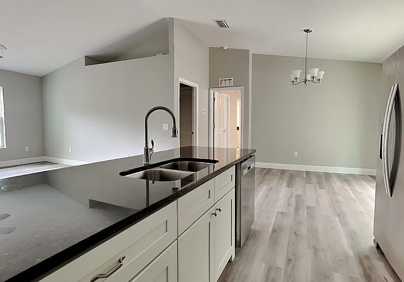 3 bed, 2.0 bath, 1438 sqft, $1,750 — Photo 2