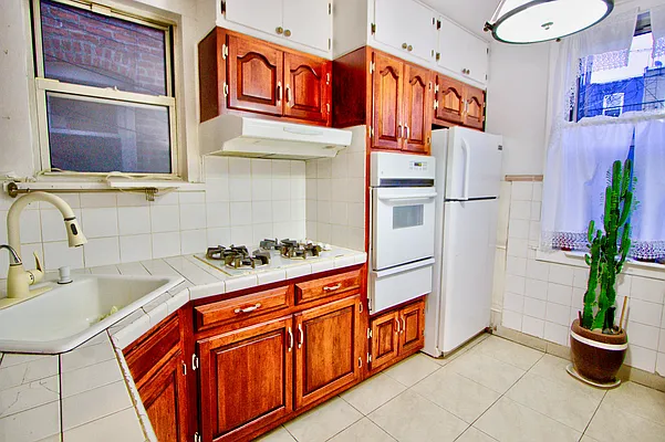 Rented by Mae Equities | media 3