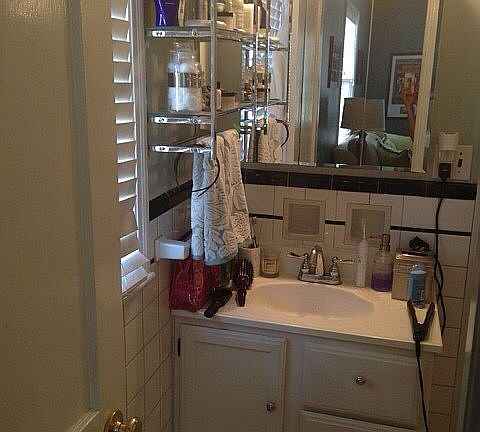 Guest/Second Bathroom 