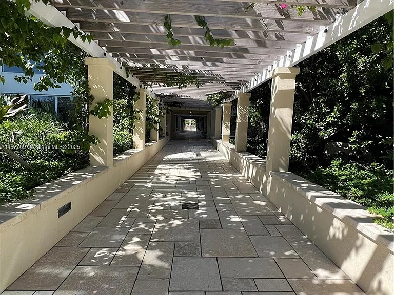 300 S Pointe Dr #2806 — Photo 60
