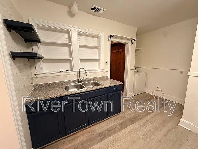 1026 Stonewall St — Photo 7