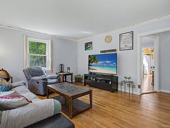 4th image of 15 Beverly Road