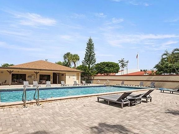 5th image of 21938 Remsen Ter APT 202D