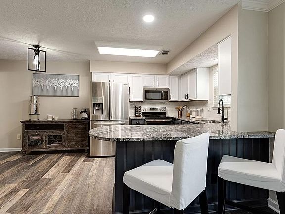 Spacious counter with room for bar stools