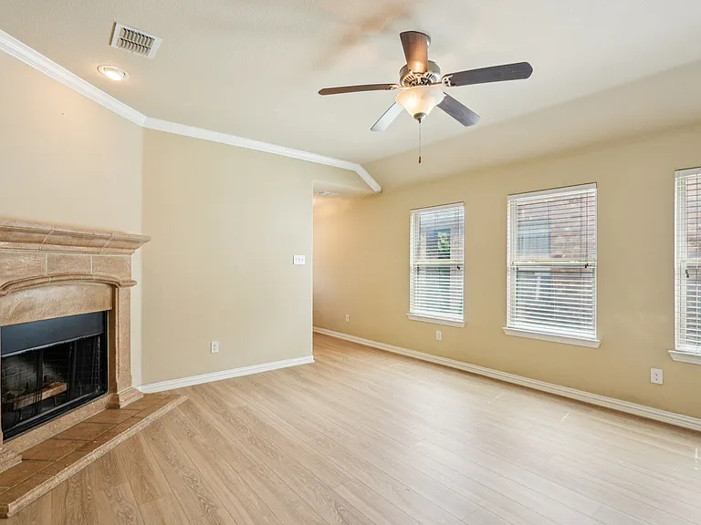 15937 Alvarado Dr — Photo 6