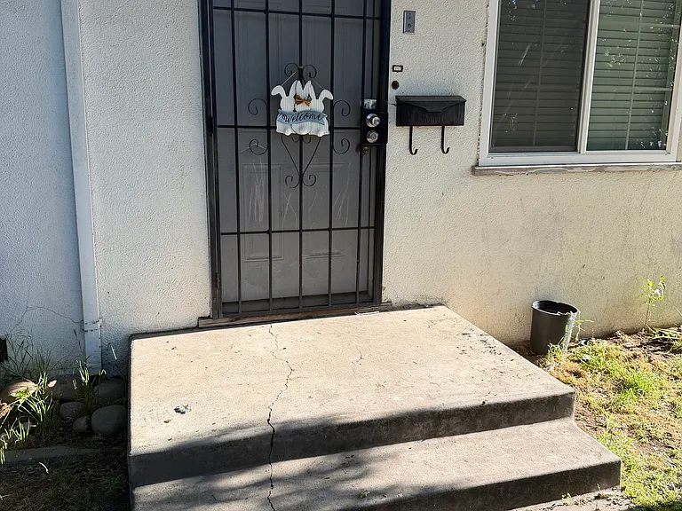 1917 Mayfair Dr W — Photo 1