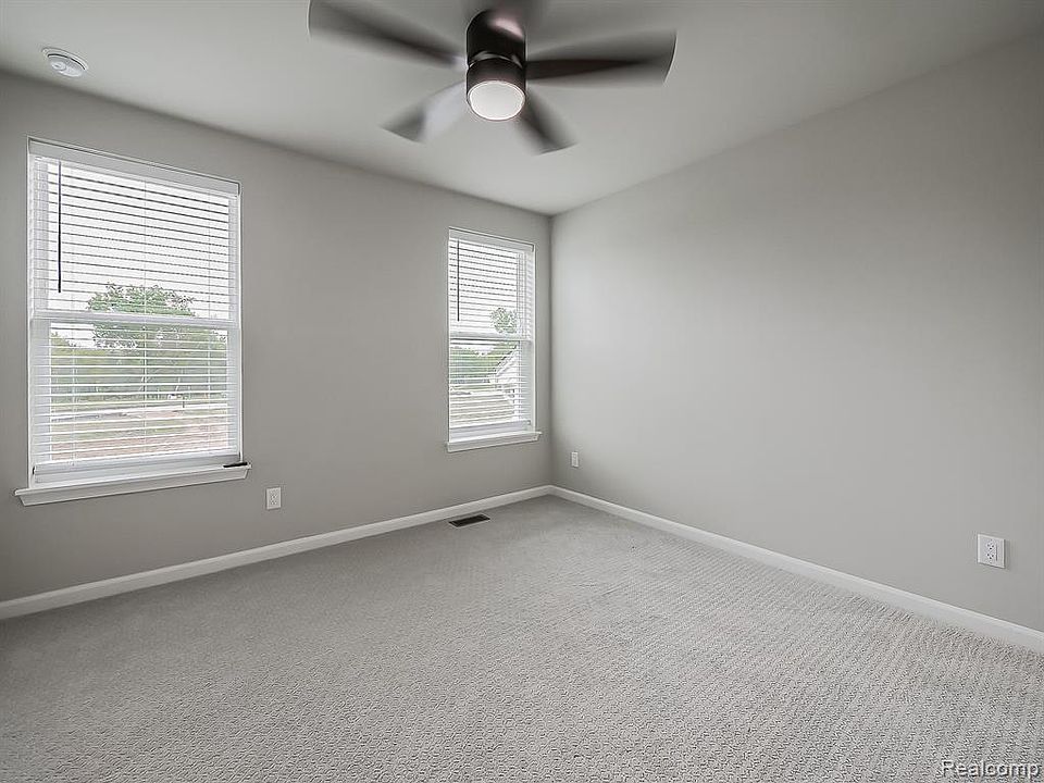 49533 Coldwater Ridge Dr, photo 9