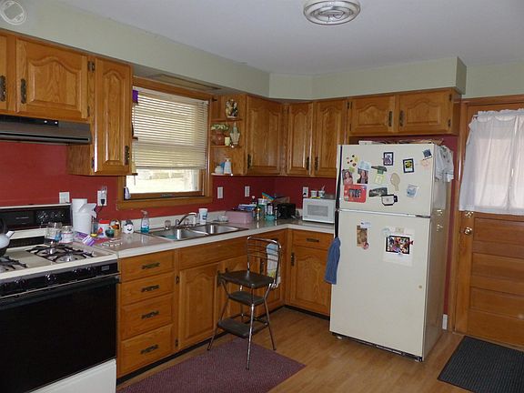 4th image of 457 Burch St #1/2