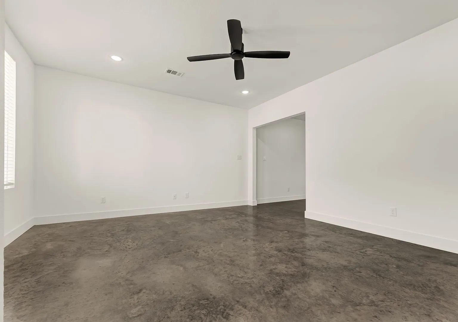 Pre-Lease Fall 2027 Luxury Home In South College Station — Photo 3