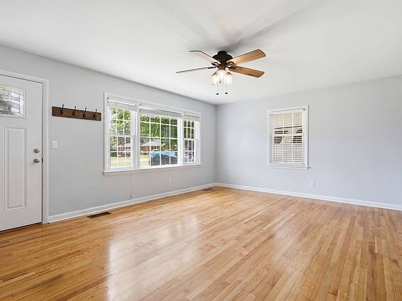 5th image of 207 Highland Dr