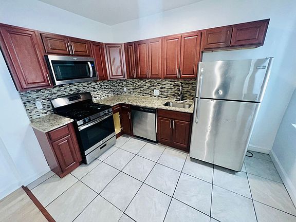 5th image of 231 S 51st St #12