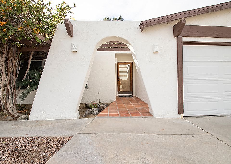 1st image of 46775 Cameo Palms Dr