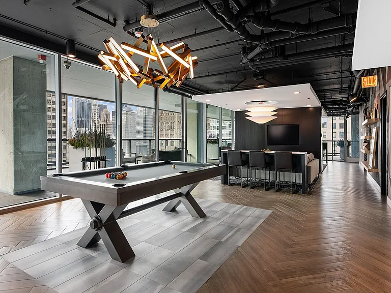 Aston Chicago — Photo 21