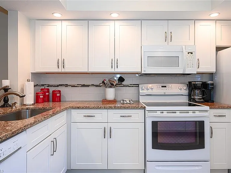 135 Cypress Way E #C — Photo 11