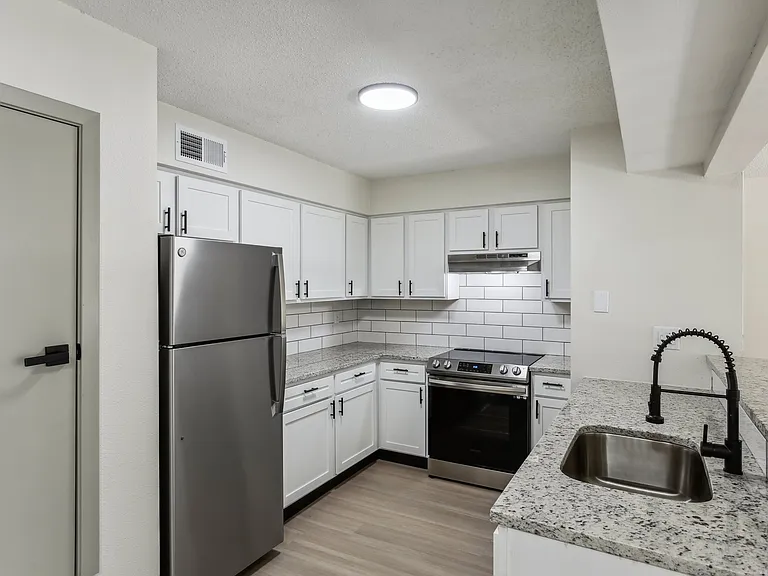 Rosehill Pointe — Photo 42