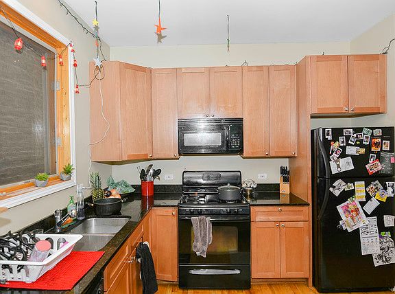 4th image of 945 N Leavitt St #1N