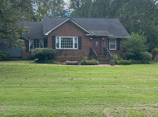 214 East St, Batesville, MS 38606